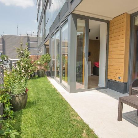 Galaxy Garden Apartment Cracow- Shopping Mall 1Min, Underground Parking, Family Friendly, City Center Krakow Luaran gambar