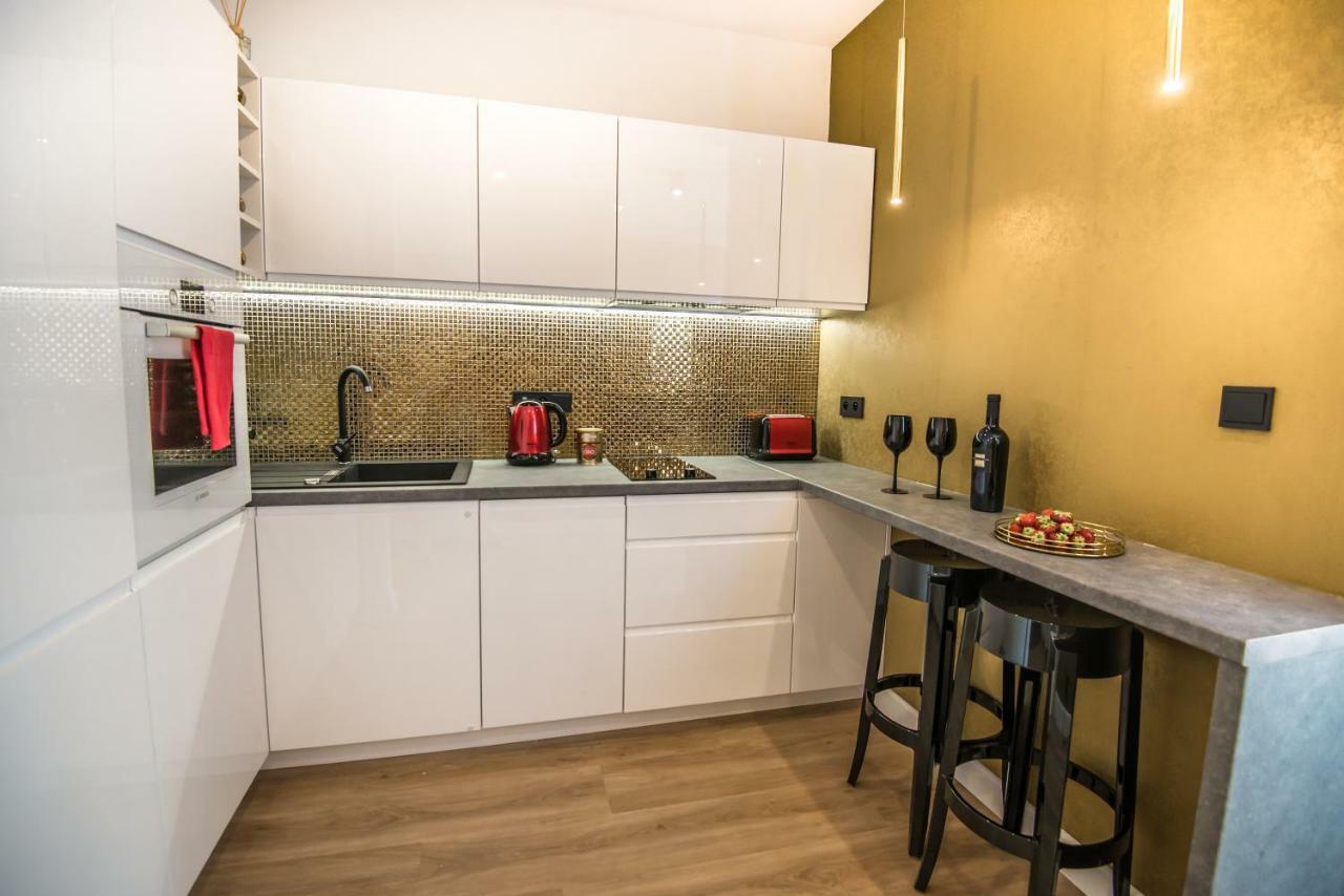 Galaxy Garden Apartment Cracow- Shopping Mall 1Min, Underground Parking, Family Friendly, City Center Krakow Luaran gambar