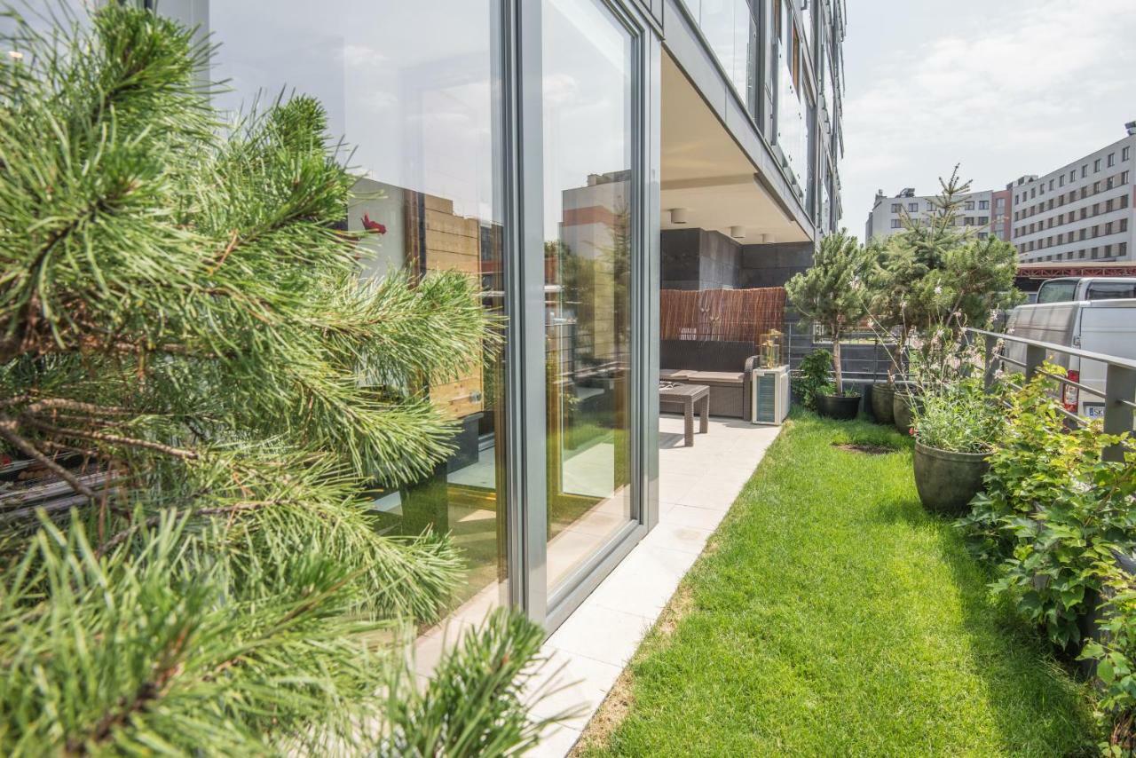 Galaxy Garden Apartment Cracow- Shopping Mall 1Min, Underground Parking, Family Friendly, City Center Krakow Luaran gambar