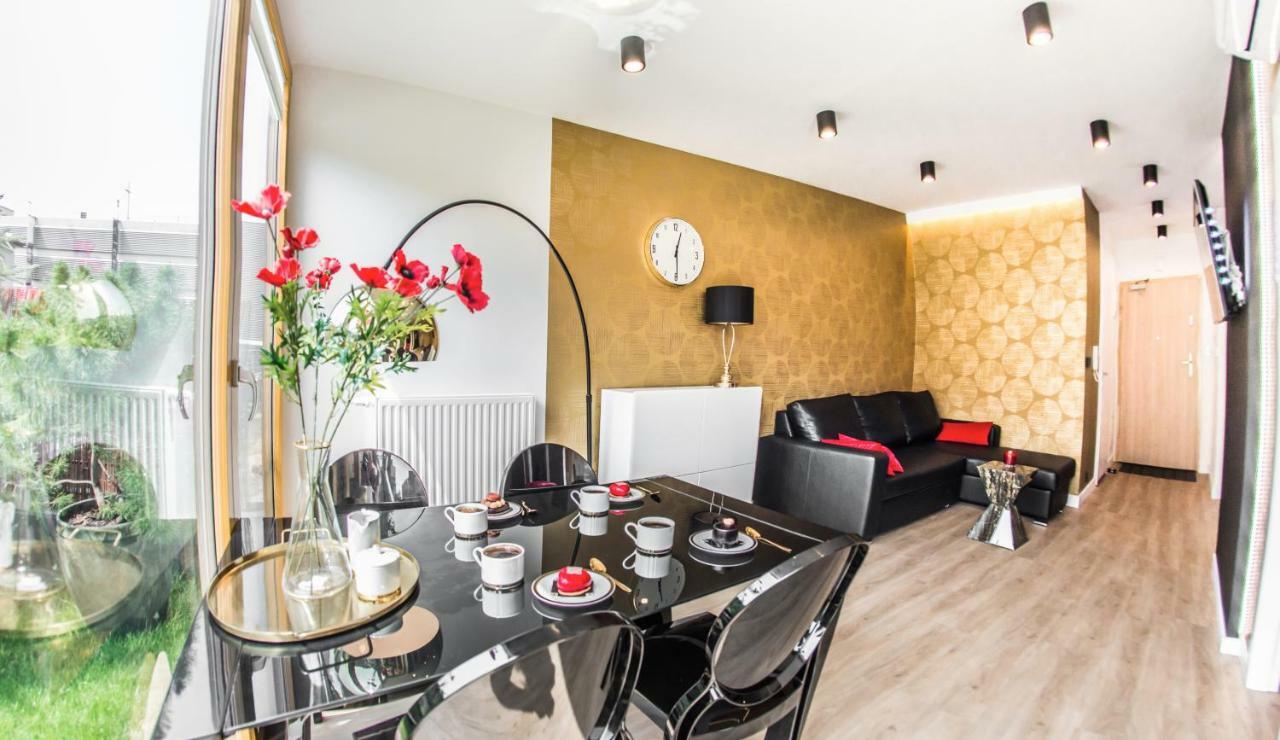 Galaxy Garden Apartment Cracow- Shopping Mall 1Min, Underground Parking, Family Friendly, City Center Krakow Luaran gambar